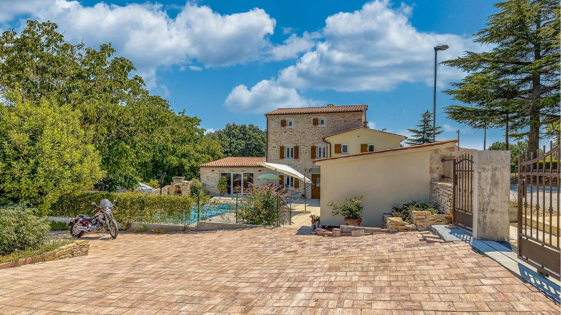 Gorgeous Home In Kanfanar With Private Swimming Pool, Can Be Inside Or Outside Holiday home