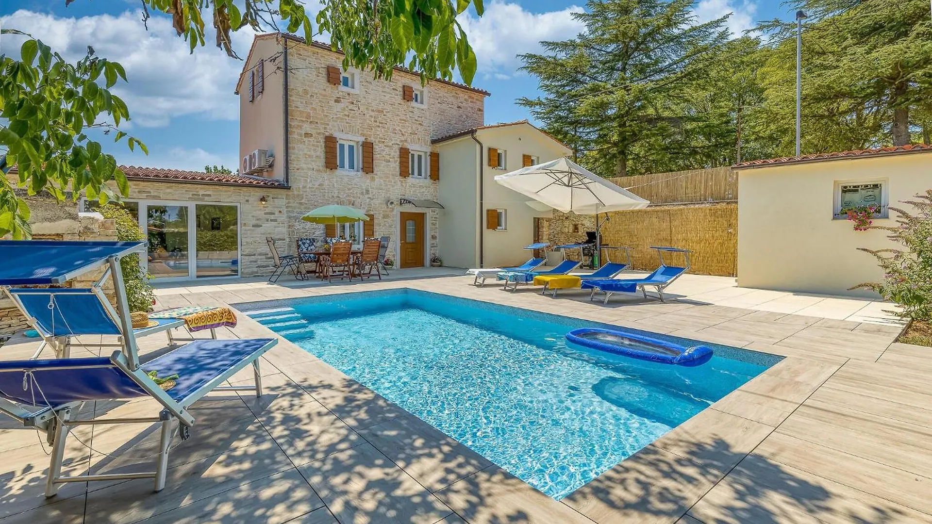 Gorgeous Home In Kanfanar With Private Swimming Pool, Can Be Inside Or Outside