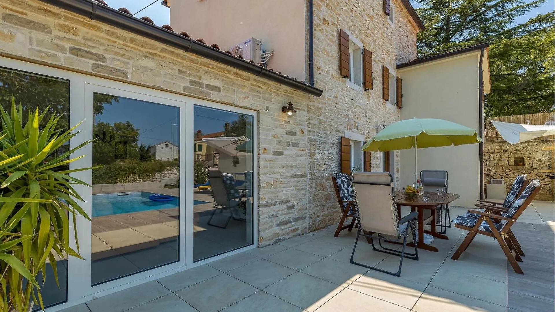 Gorgeous Home In Kanfanar With Private Swimming Pool, Can Be Inside Or Outside 0*,