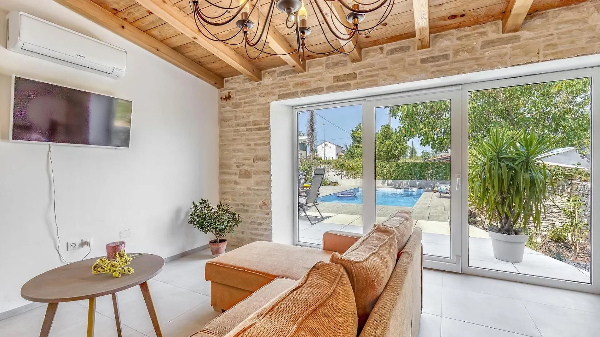Gorgeous Home In Kanfanar With Private Swimming Pool, Can Be Inside Or Outside