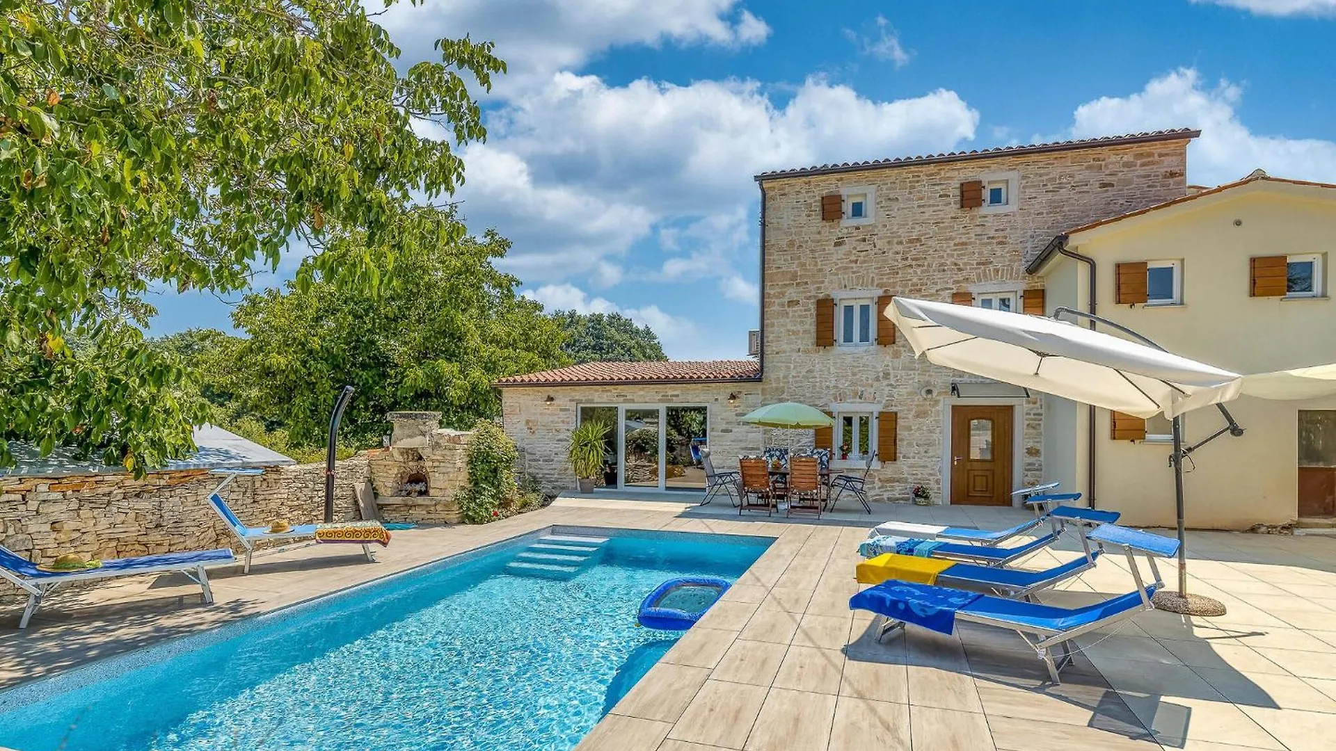 Gorgeous Home In Kanfanar With Private Swimming Pool, Can Be Inside Or Outside